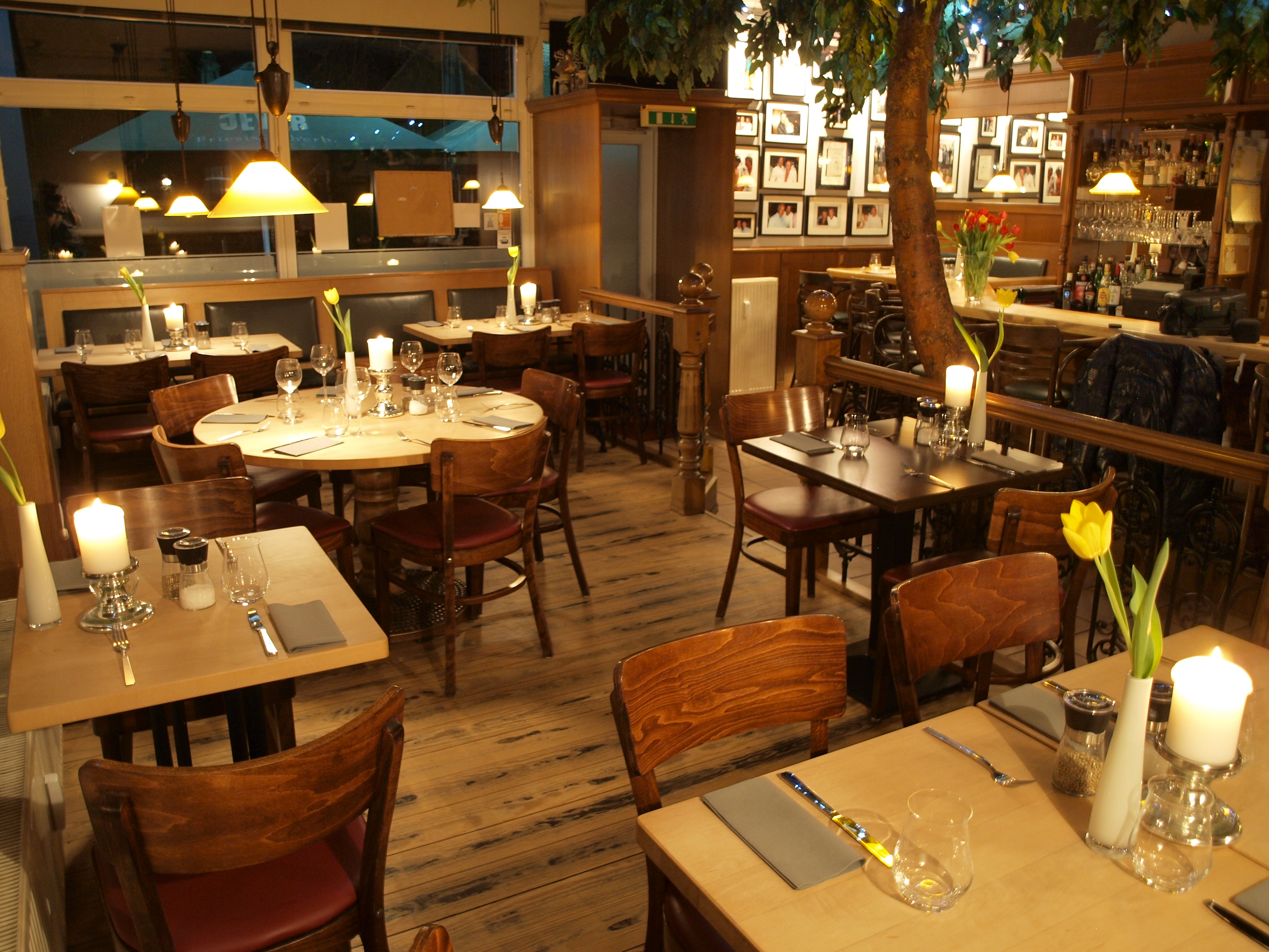 Gedeckte Tische im Restaurant Marlene