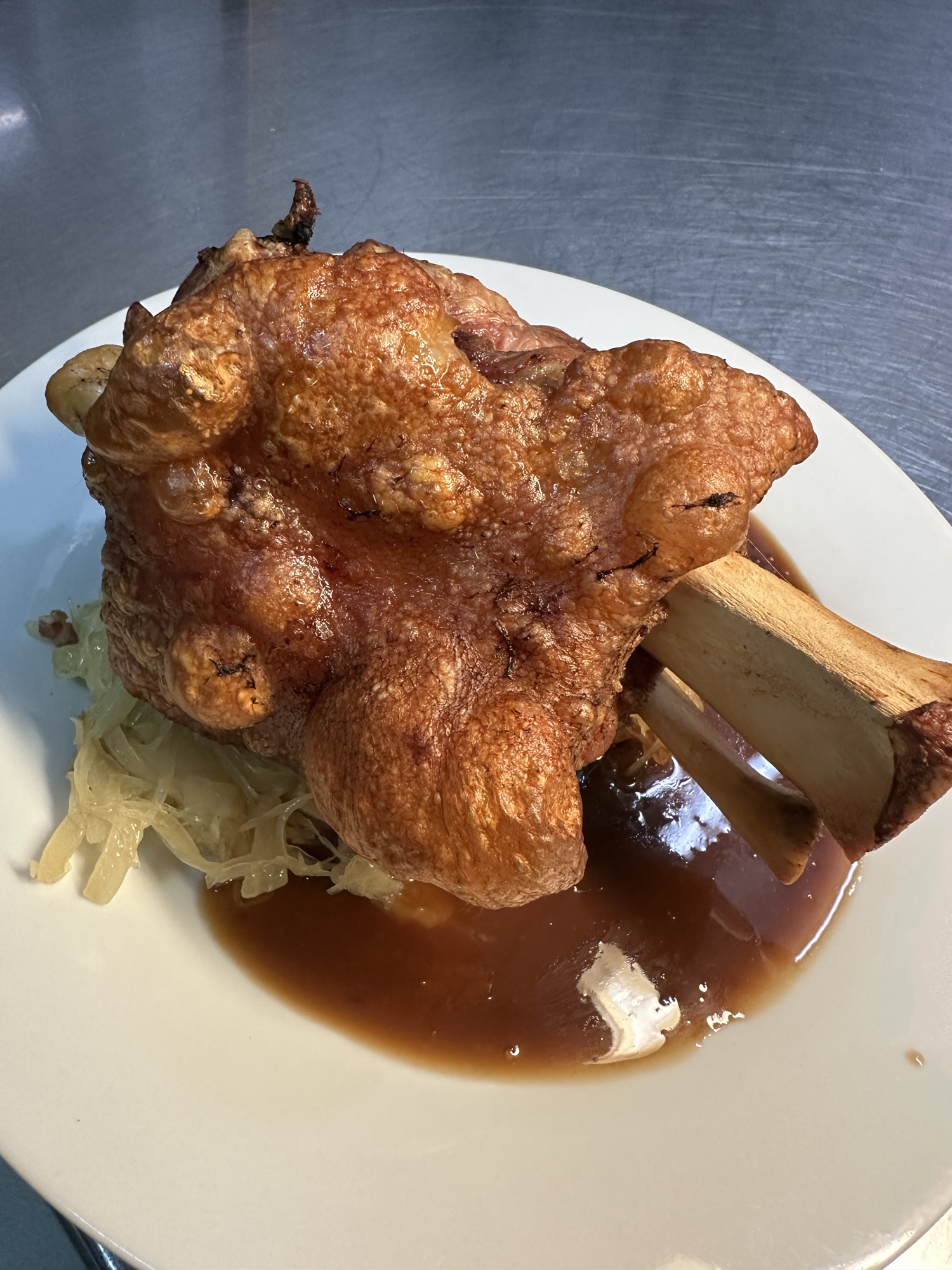 Gebratenes Steak mit Kräutern
